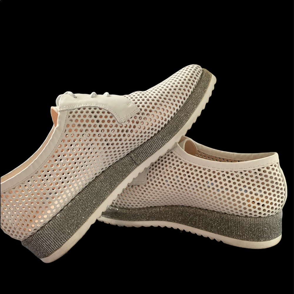 PERTINI Made in Spain perforated white leather laced shoes size 7 US